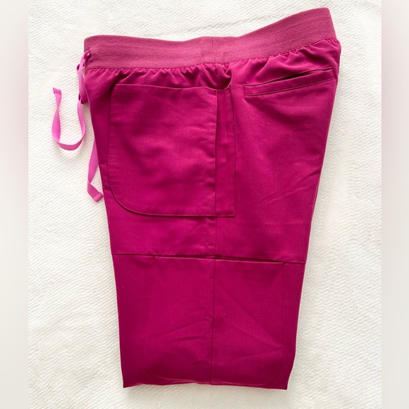 FIGS Women’s Nepal Skinny Scrub Pants XSP. Magenta color. EUC - Picture 3 of 6
